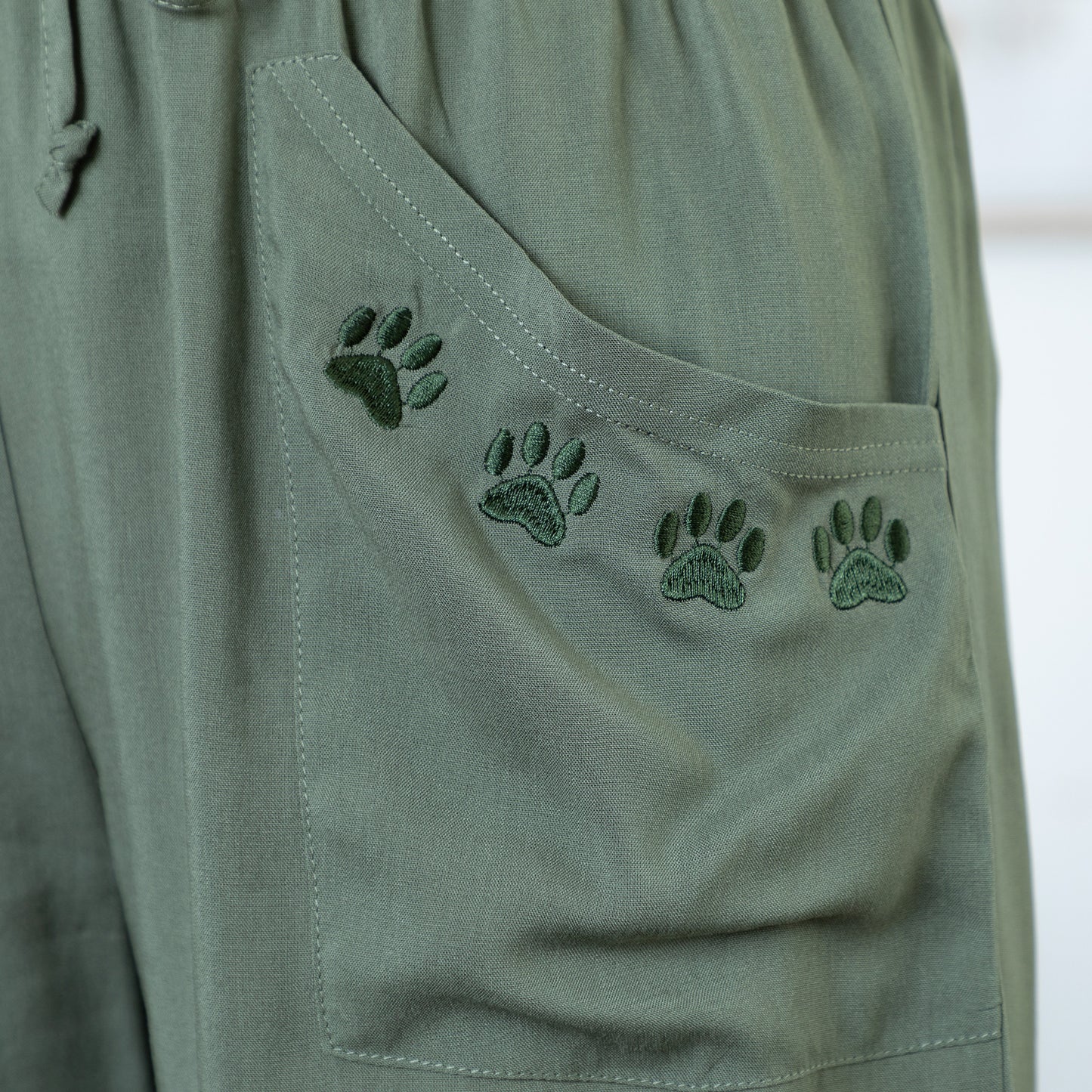 Climbing Paw Print Embroidered Shorts