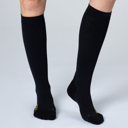 2XU Unisex Compression Socks