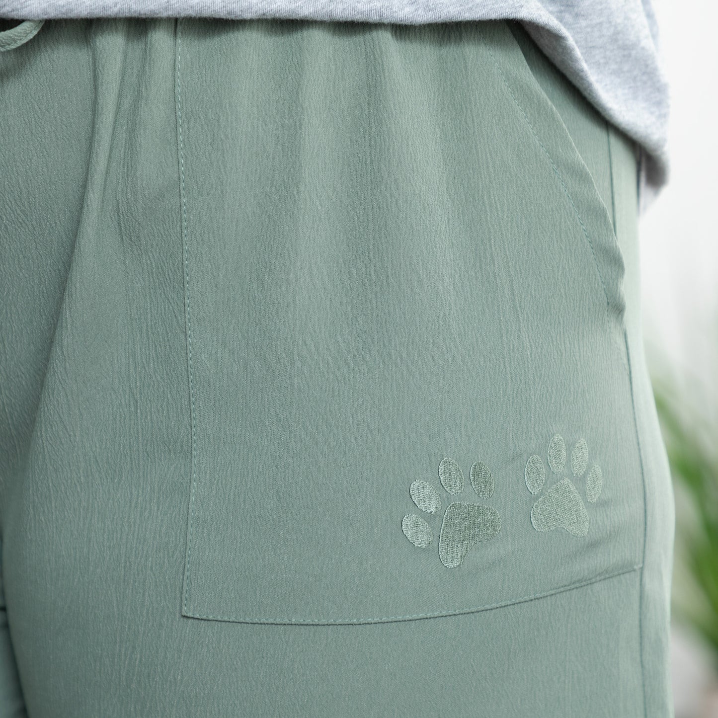 Paw Print Lightweight Long Shorts with Pockets - 7.5-inch Inseam