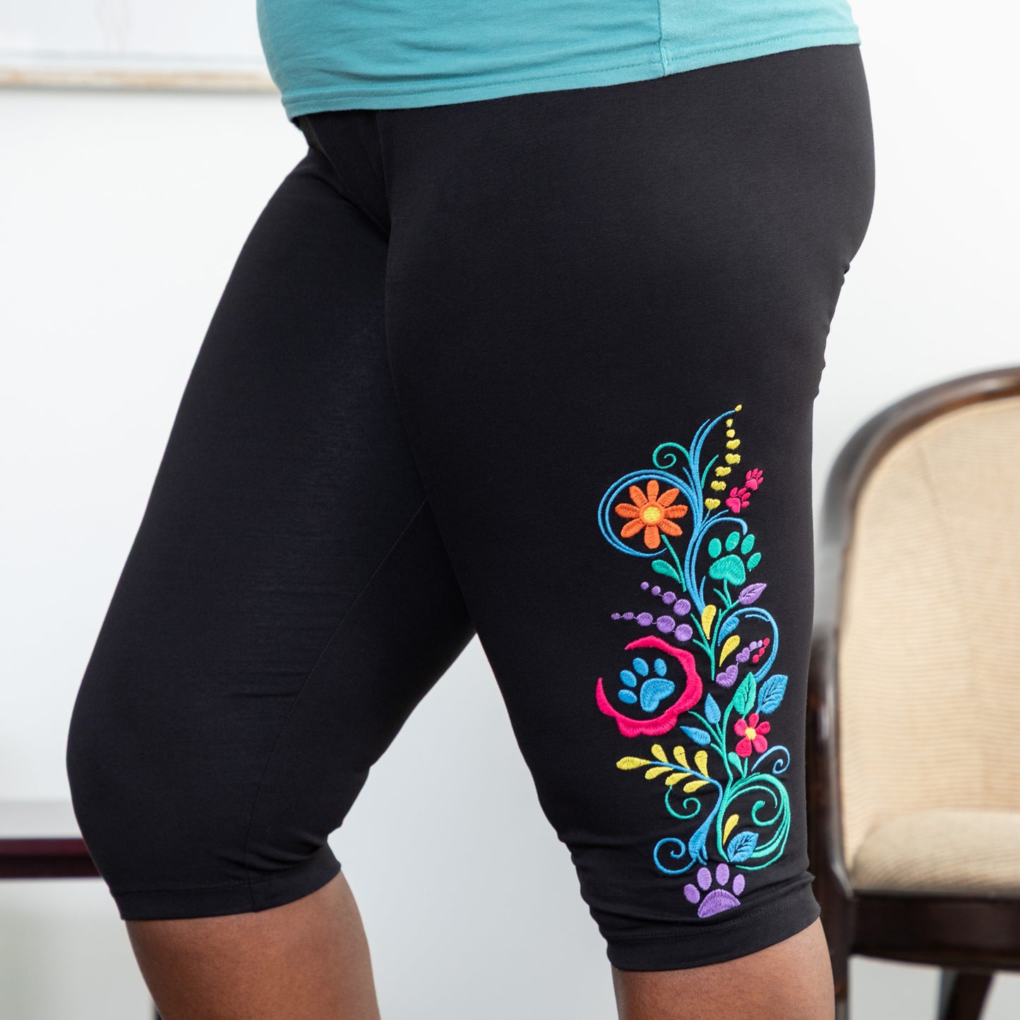 Embroidered Stretch Capris