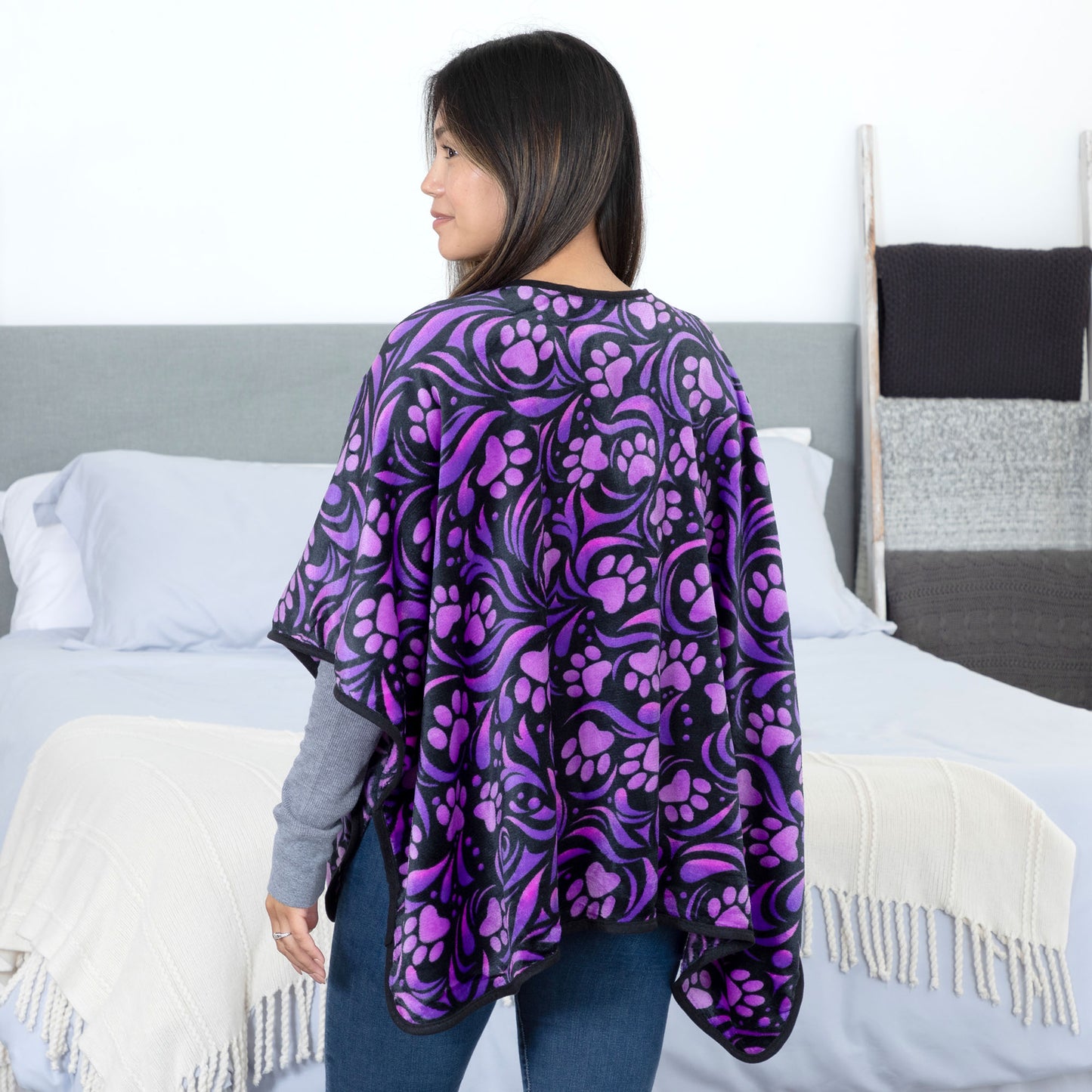 Super Cozy&trade; Paw Print Pocket Shawl