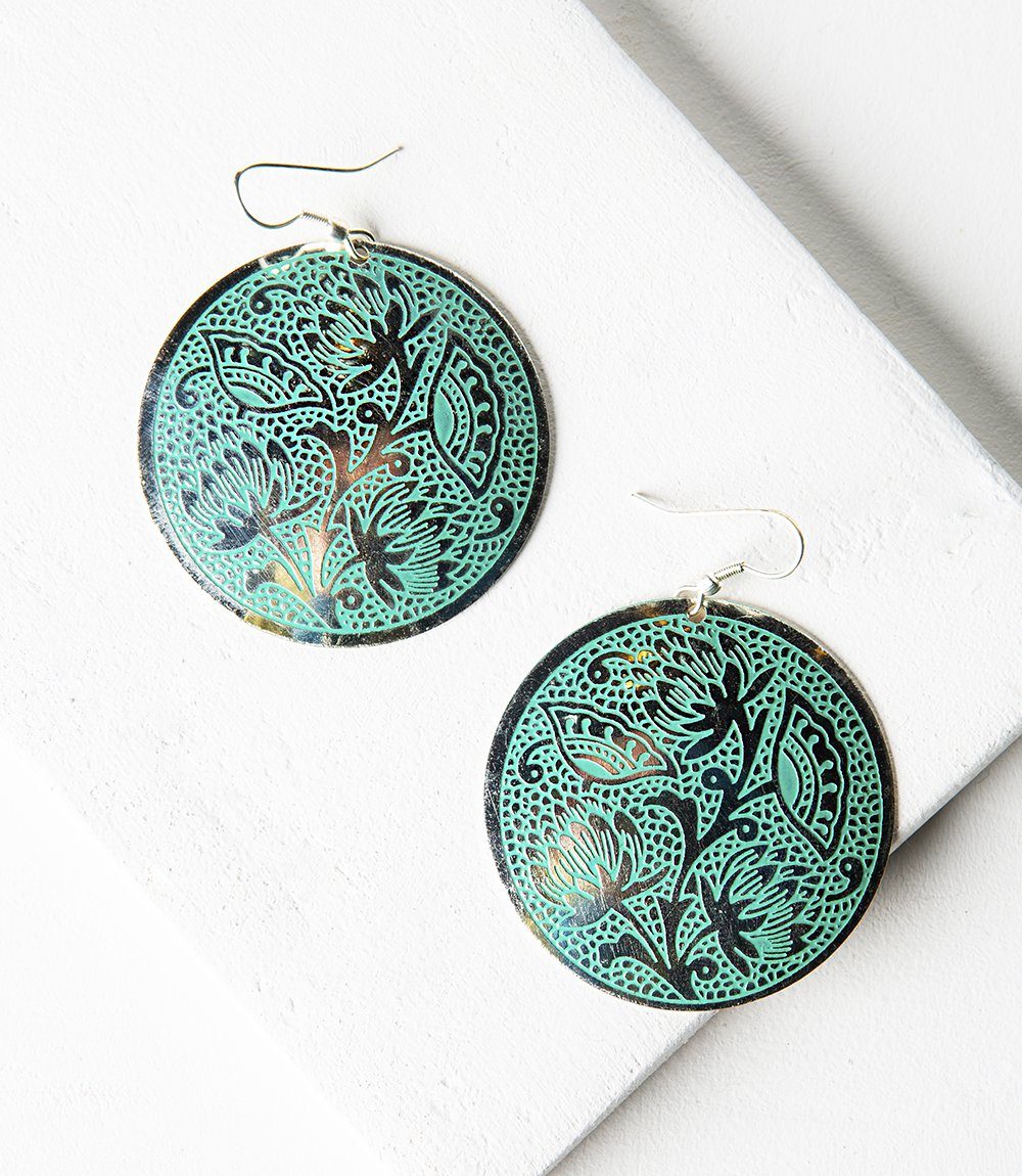 Lightweight Floral Motif Earrings
