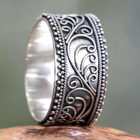 Classic Passion Unique Silver Band Ring