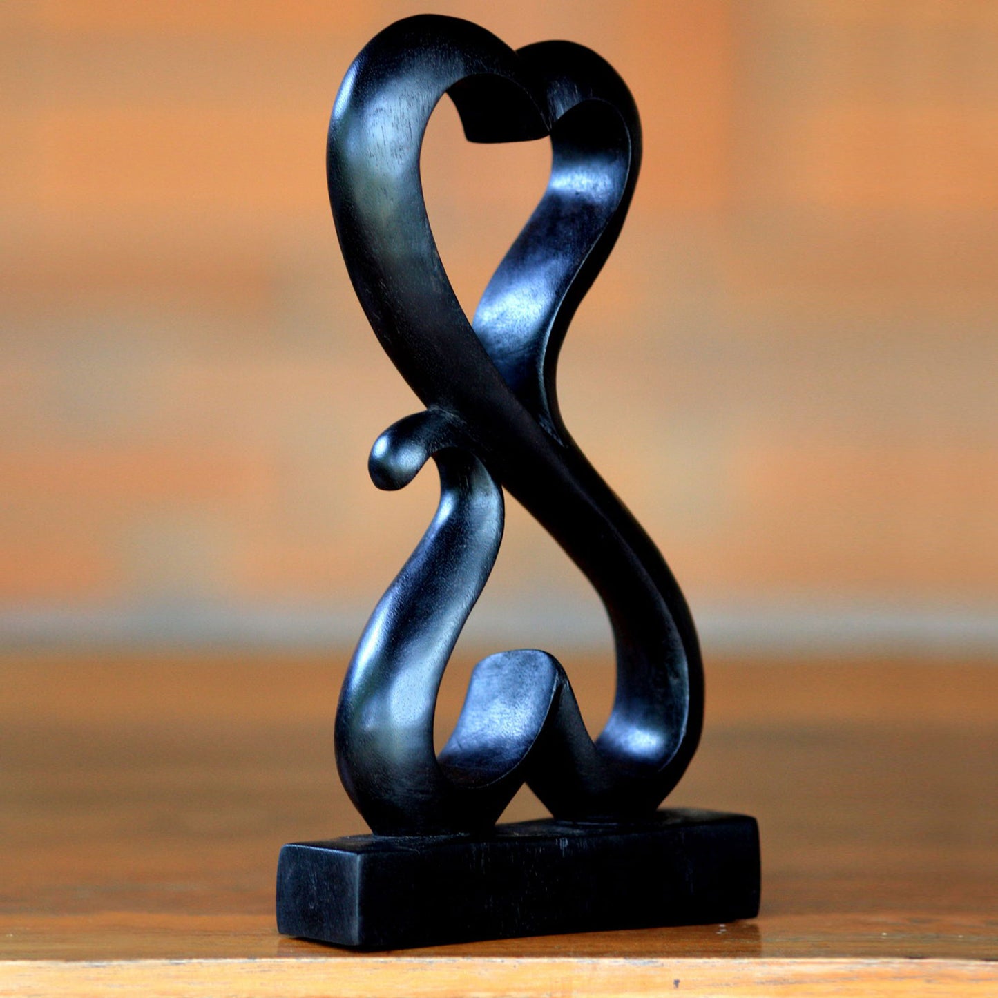 Love Unites Romantic Suar Wood Sculpture