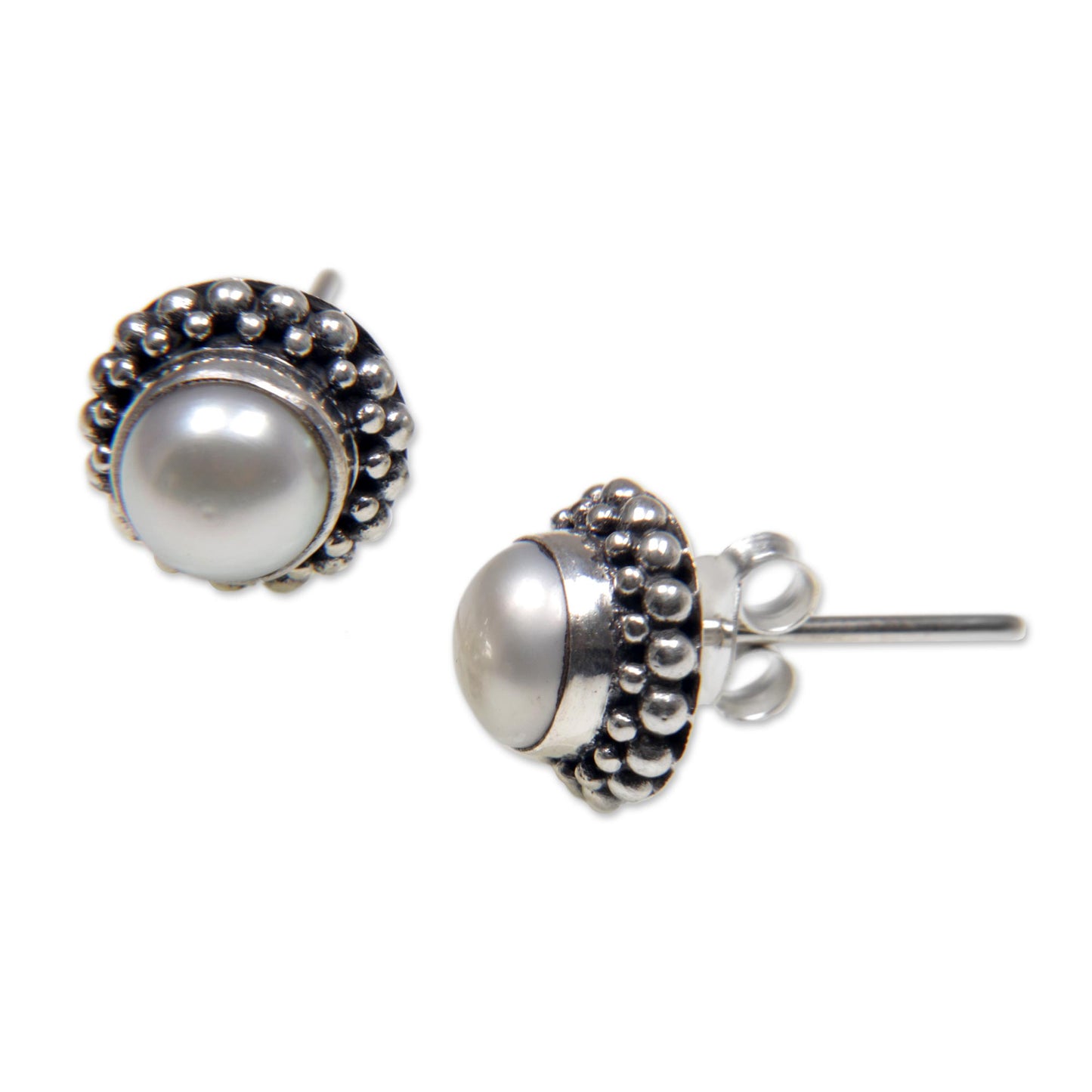 Discretion Freshwater Pearl Stud Earrings