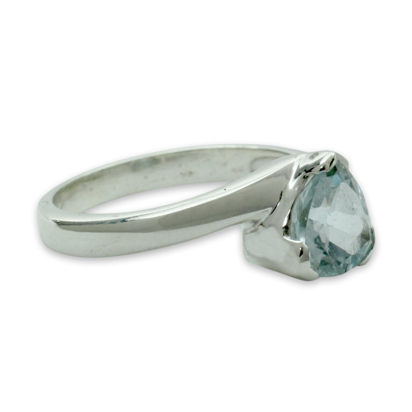 Scintillating Jaipur Hand Made Solitaire Blue Topaz Ring in Sterling Silver