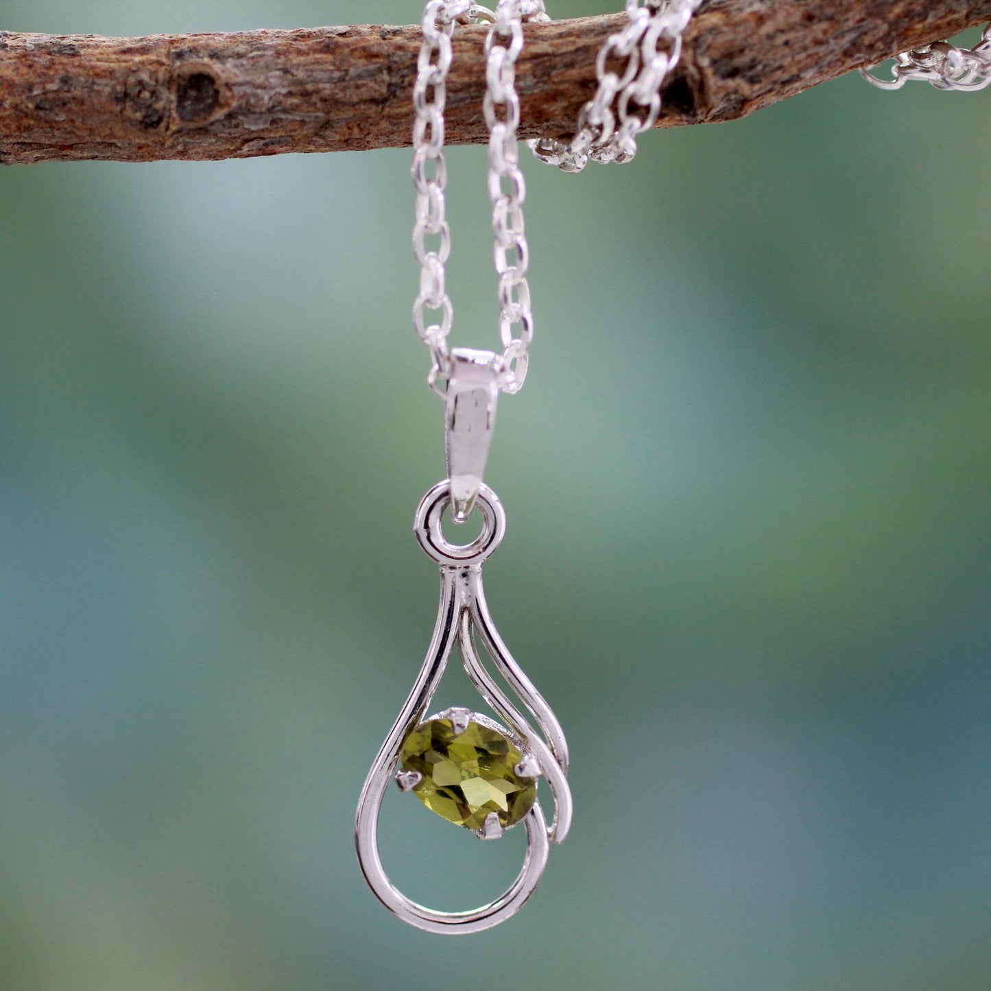 Nouveau Hindu Peridot pendant necklace