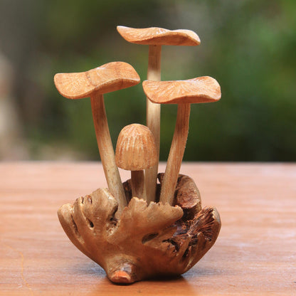 Majestic Mushroom Jempinis and Benalu Wood Mushroom Figurine (4.5 in.)