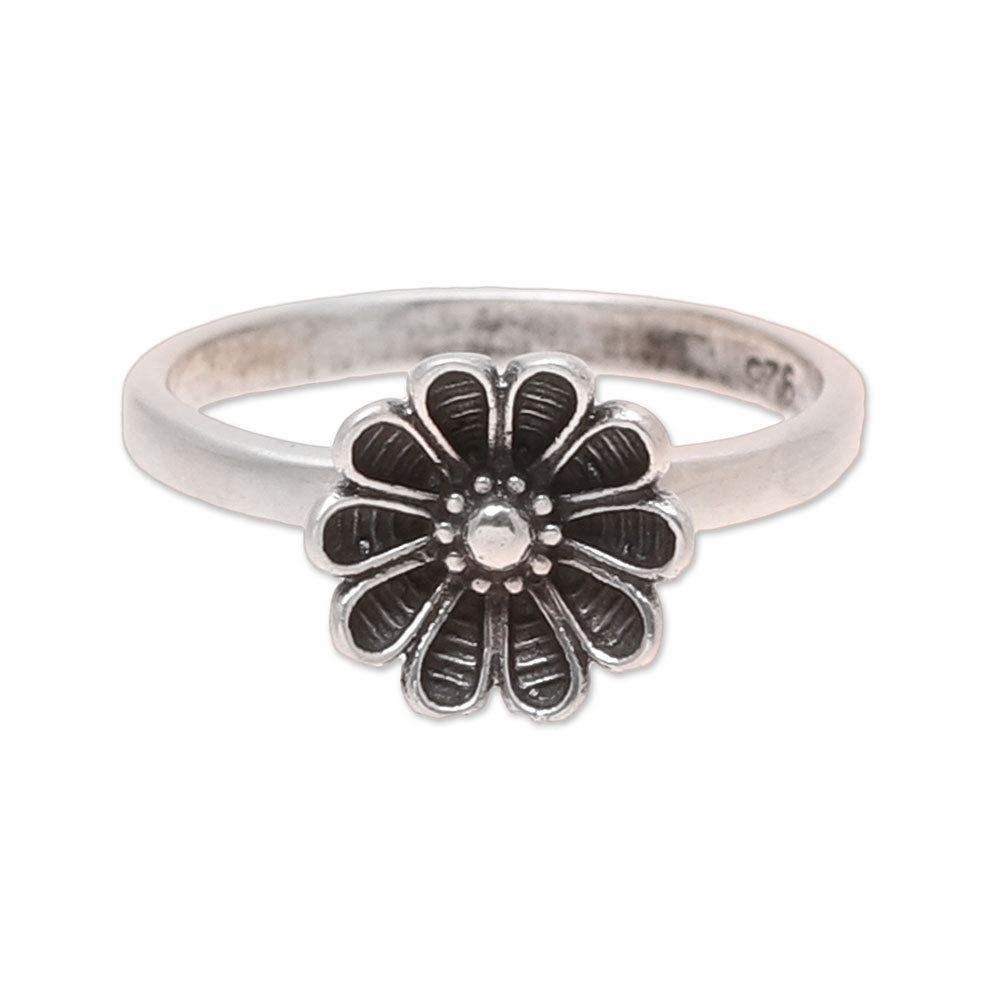 Daisy Appeal Daisy Flower Sterling Silver Cocktail Ring from India