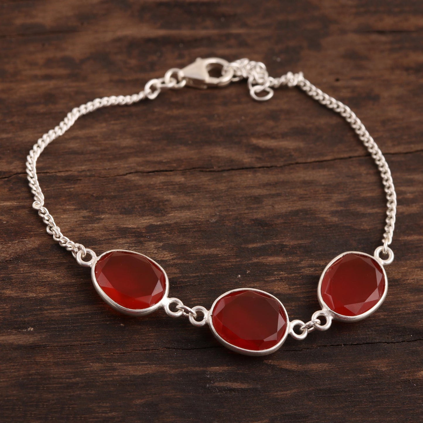 Fiery Glisten 15-Carat Carnelian Link Bracelet from India