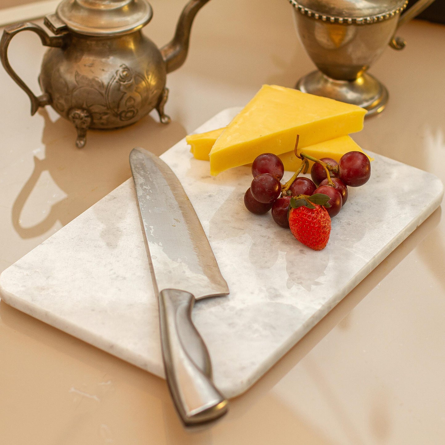 Mesa in White White and Grey Marble Cutting Board Handmade in Mexico