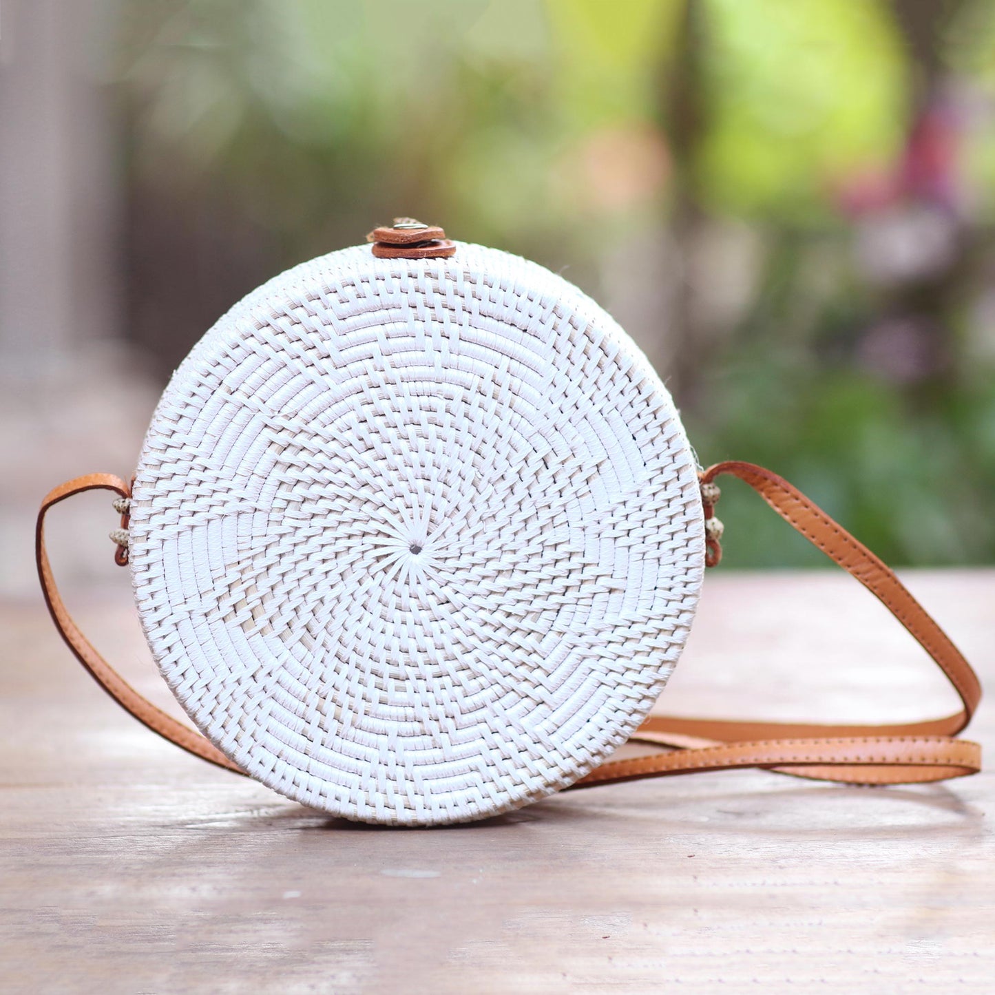 White Flower White Flower Pattern Round Woven Bamboo Shoulder Bag